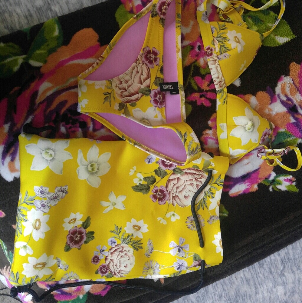 Trangl bikini with matching drawstring bag